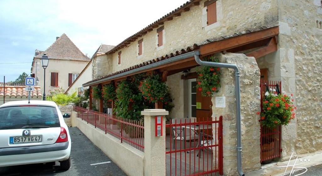 Logis Hostellerie Des Ducs Duras Exterior photo